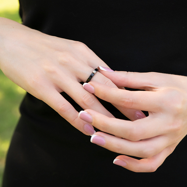 Каблучка з золота та чорної кераміки з діамантом (арт. К011768005кч) – зображення 2