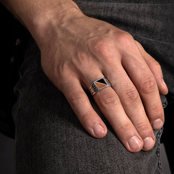 Срібний перстень з оніксом та золотими вставками (арт. 7206/179окю) – зображення 3