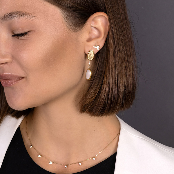 Золотые серьги пусеты Diva с перламутром (арт. 107598жп) – изображение 3