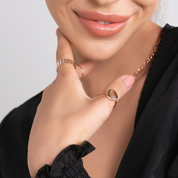 Золотое кольцо в красном и белом цвете металла (арт. 155627кб) – изображение 5