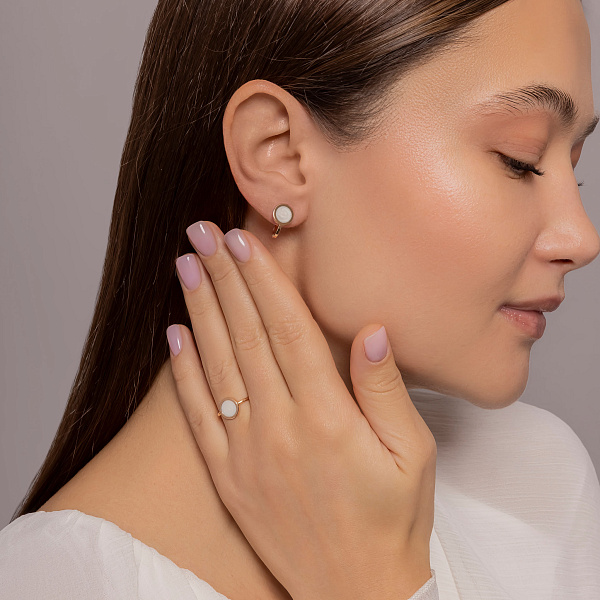 Золотое кольцо Лýна с перламутром (арт. 141216еп) – изображение 4