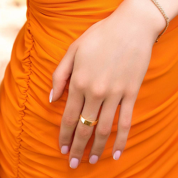 Золота каблучка в червоному кольорі металу (арт. 154719) – зображення 4