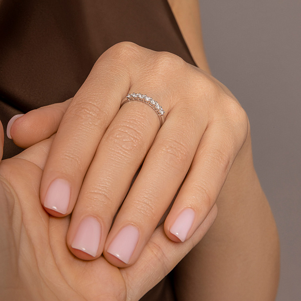 Золотое кольцо в белом цвете металла с бриллиантами (арт. К011270040б) – изображение 3