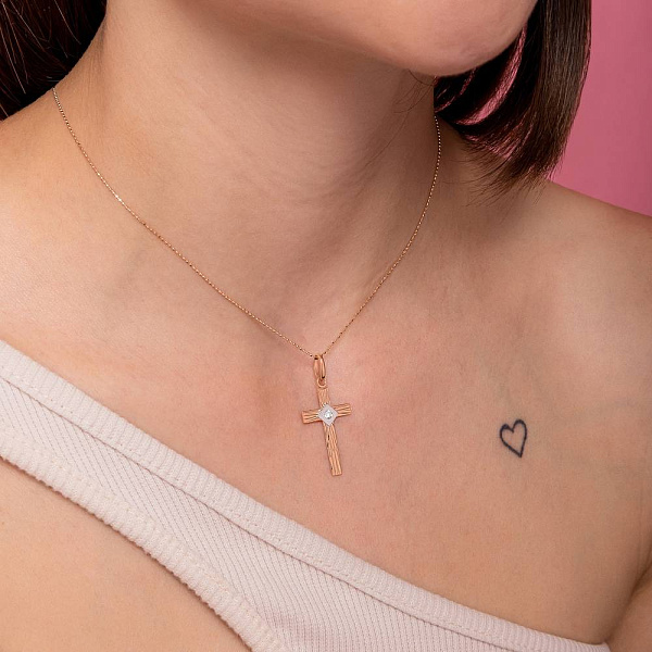 Золотой крестик с одним фианитом (арт. 424867кб) – изображение 3