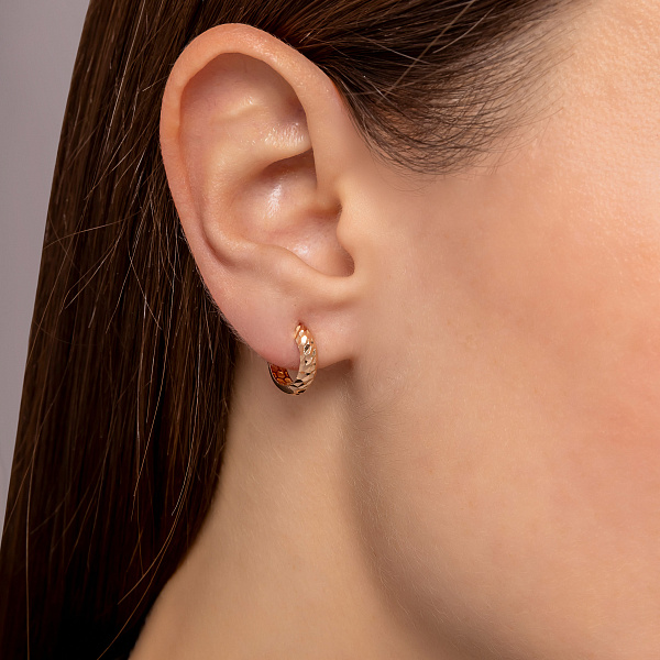 Золотые серьги-кольца без камней (арт. 1092123) – изображение 2