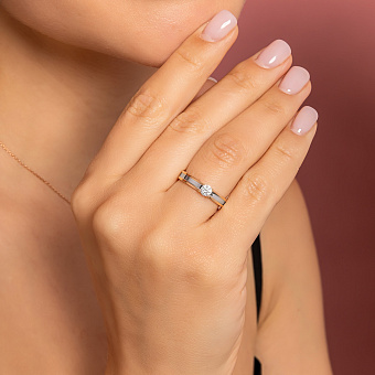 Фото Золота каблучка для заручин з фіанітом (арт. 141071)