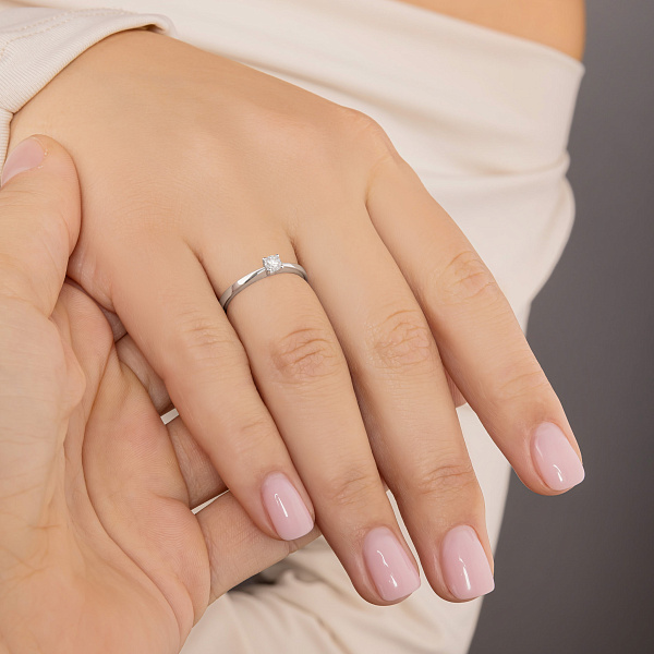 Помолвочное кольцо из белого золота с бриллиантом (арт. К011089030б) – изображение 4