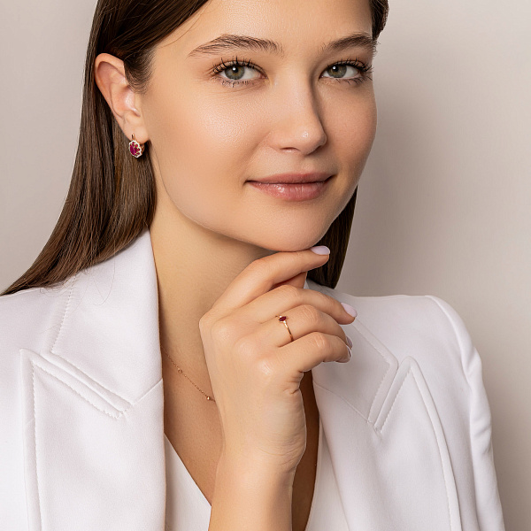 Золотое кольцо с рубином и бриллиантами (арт. К011357р) – изображение 3