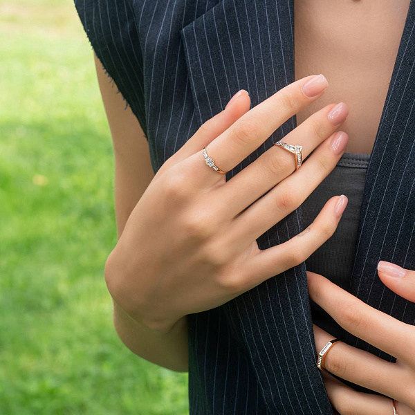 Золотое кольцо с фианитами (арт. 140025) – изображение 6