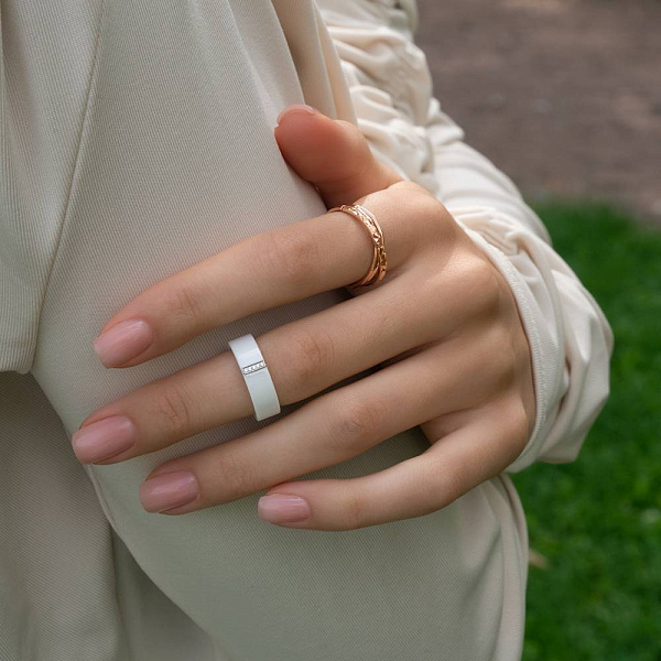 Каблучка з білої кераміки і золота з діамантами (арт. К011766бб) – зображення 5