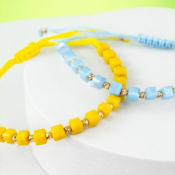 Браслет на нитці з оніксом і золотими вставками (арт. 325359ожуа) – зображення 2