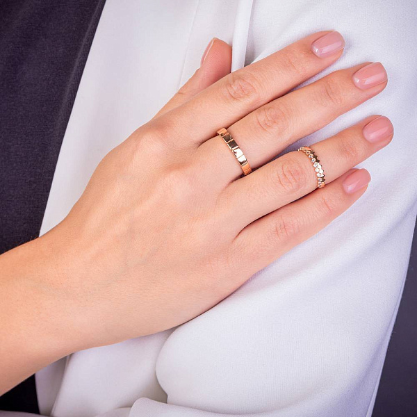 Золотое кольцо с дорожкой из фианитов (арт. 155639) – изображение 4