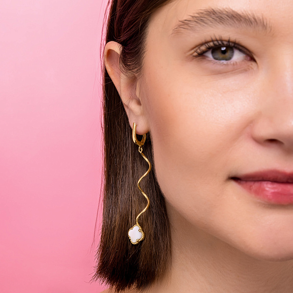 Серьги-подвески из желтого золота с перламутром (арт. 104567жп) – изображение 2