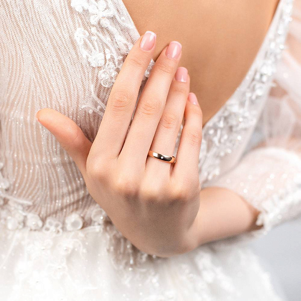 Золотое обручальное кольцо классическое Комфорт с бриллиантом (арт. К220200) – изображение 2