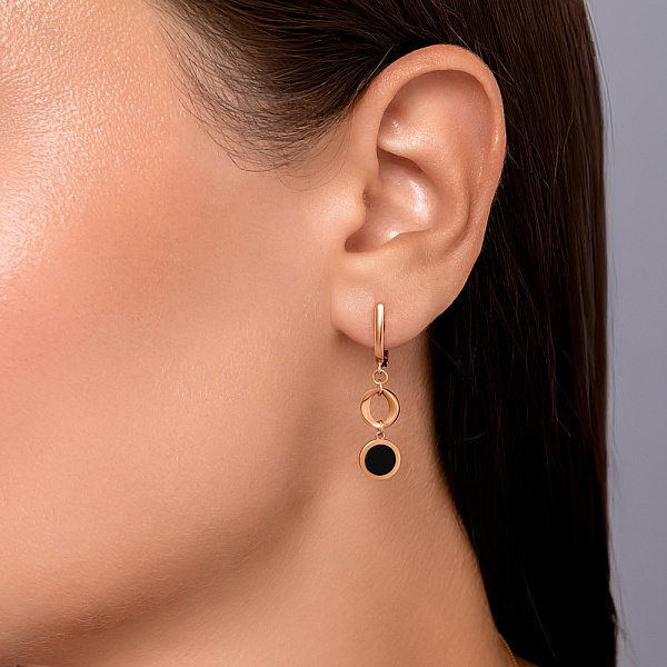 Золотые серьги-подвески с эмалью Лýна (арт. 110025еч) – изображение 3