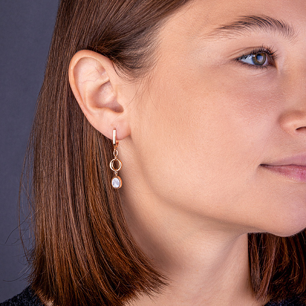 Сережки-підвіски з золота з перламутром (арт. 109513п) – зображення 2