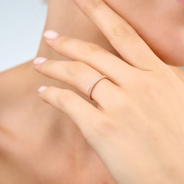 Золотое кольцо с двойной дорожкой из фианитов  (арт. 140940) – изображение 3