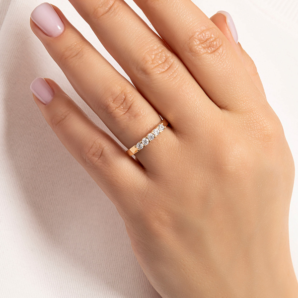 Золотое кольцо с фианитами (арт. 1401070) – изображение 2