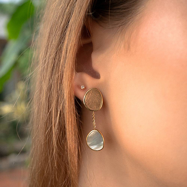 Золотые серьги пусеты Diva с перламутром (арт. 107595жп) – изображение 4