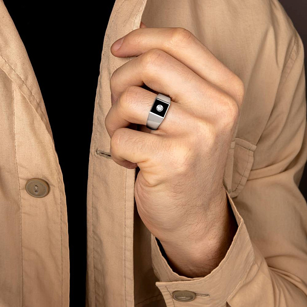 Золотая печатка с эмалью и бриллиантом (арт. К170089010беч) – изображение 4