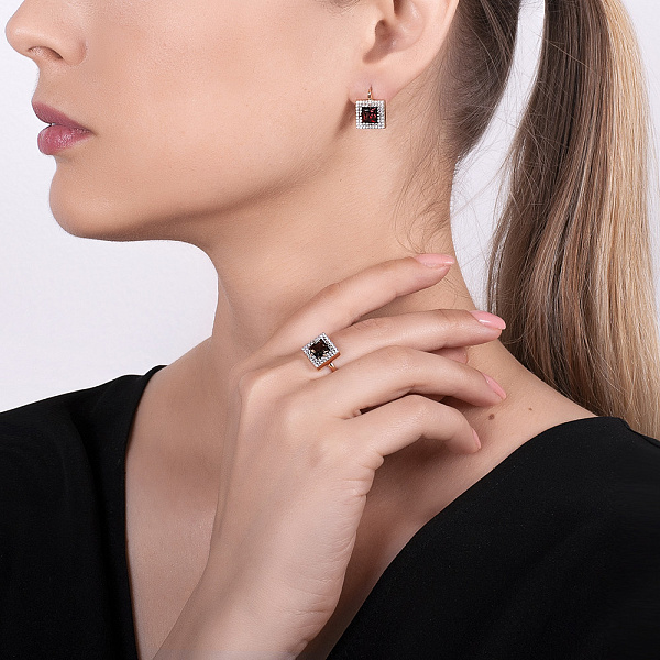 Золота каблучка з гранатом і фіанітами (арт. 140594Пк) – зображення 3