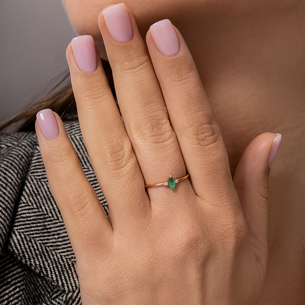 Золотое кольцо с изумрудами и бриллиантами (арт. К011357и) – изображение 4