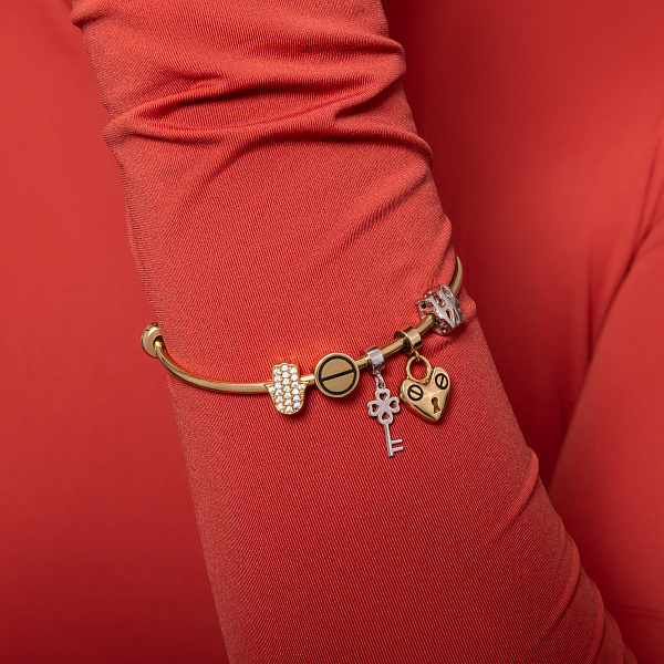 Золотий браслет с подвесками и эмалью (арт. 324024жбечП2) – изображение 2