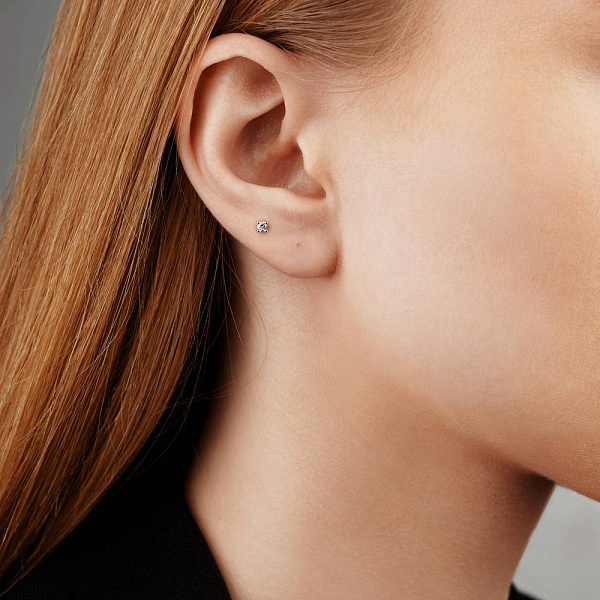 Золота сережка пусета з діамантом в одне вухо (арт. Т011019005бЯ) – зображення 2