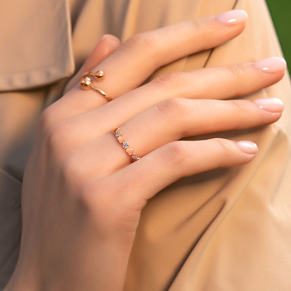 Золотое кольцо «Сердечки» с фианитами (арт. 140786) – изображение 2