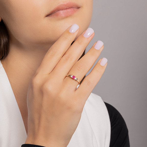 Золотое кольцо с рубином и бриллиантами (арт. К011063р) – изображение 3