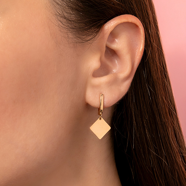 Золотые серьги-подвески в красном цвете металла (арт. 108622) – изображение 2