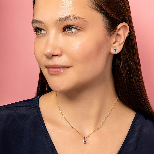 Золоті сережки-пусети з рубіном та діамантами (арт. 2103449201р) – зображення 3