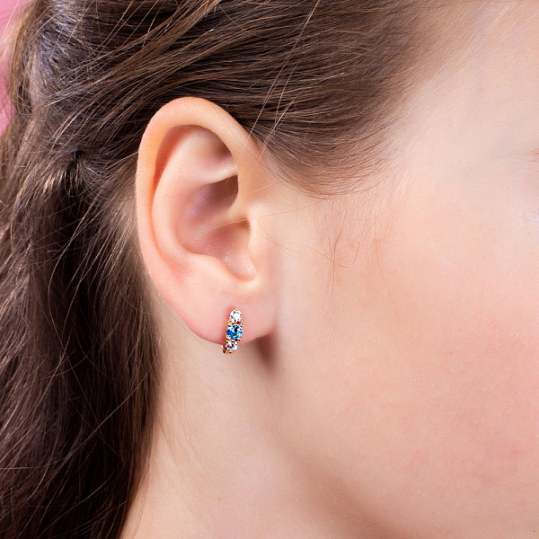 Детские золотые серьги с голубым фианитом (арт. 110316г) – изображение 2
