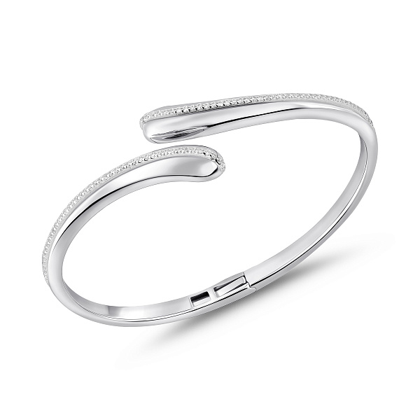 Серебряный жесткий браслет с дорожкой из фианитов (арт. 7509/5219) – изображение 1