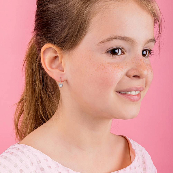 Детские золотые серьги «Сердечки» с фианитами (арт. 110443) – изображение 3