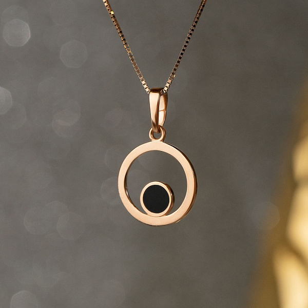 Золотая подвеска Лýна с эмалью (арт. 440662ч) – изображение 2