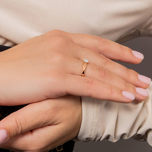 Каблучка для заручин з червоного золота з діамантом (арт. К011656020) – зображення 2