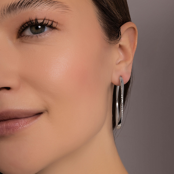 Золотые серьги-кольца с алмазной гранью (арт. 106843/45б) – изображение 4