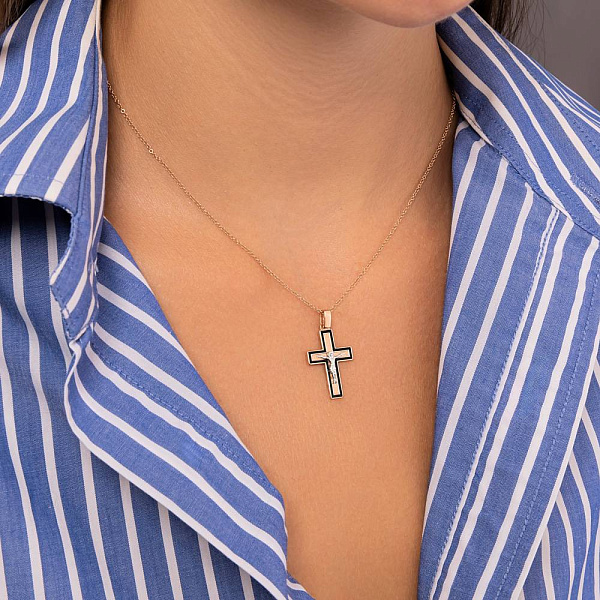 Золотой крестик с распятием и эмалью (арт. 505014ч) – изображение 2