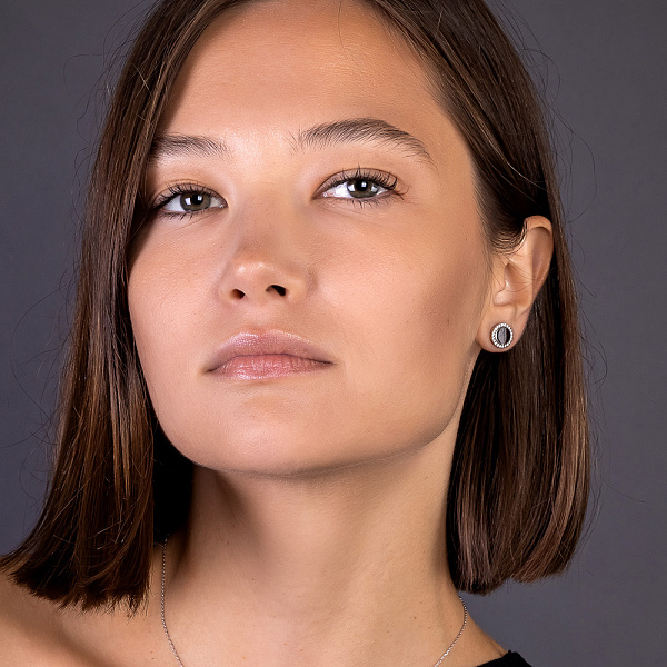 Золоті сережки-пусети Лýна з емаллю і фіанітами  (арт. 110327ч) – зображення 4