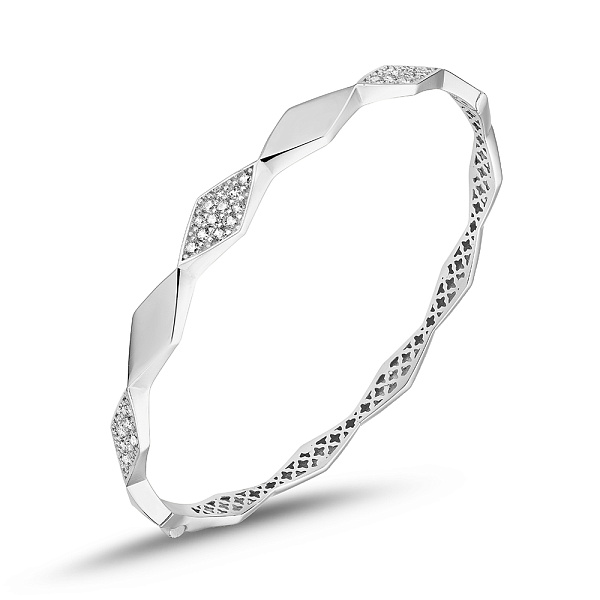 Жесткий браслет из белого золота с фианитами (арт. 326754б) – изображение 1