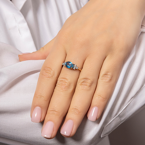 Золотое кольцо с голубым кварцем (арт. 152603) – изображение 3