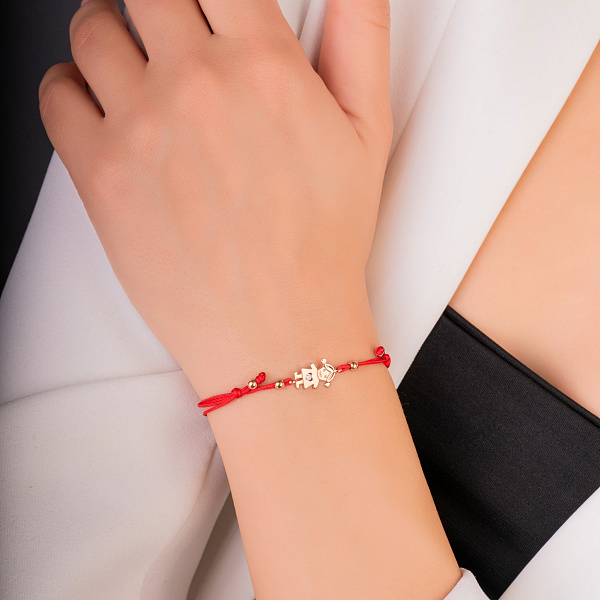 Браслет с красной нитью и золотыми вставками (арт. 340014к) – изображение 3