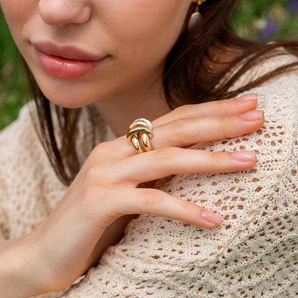 Массивное кольцо из желтого и белого золота (арт. 155660жб) – изображение 2