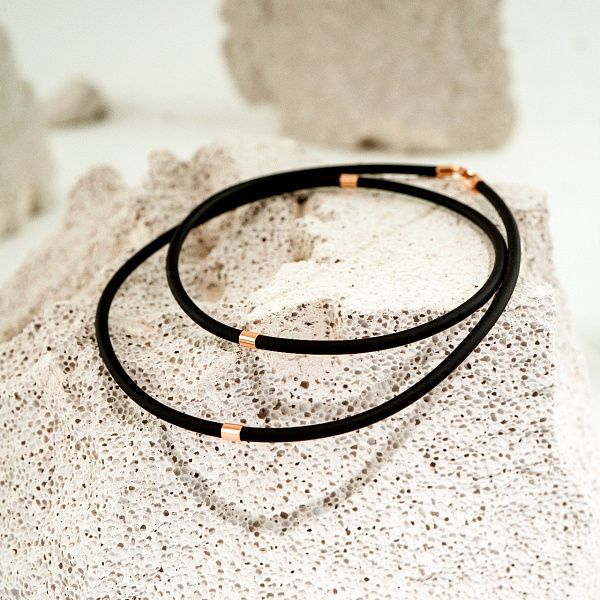 Ювелирный шнурок с каучука с вставками из красного золота  (арт. 360126) – изображение 2