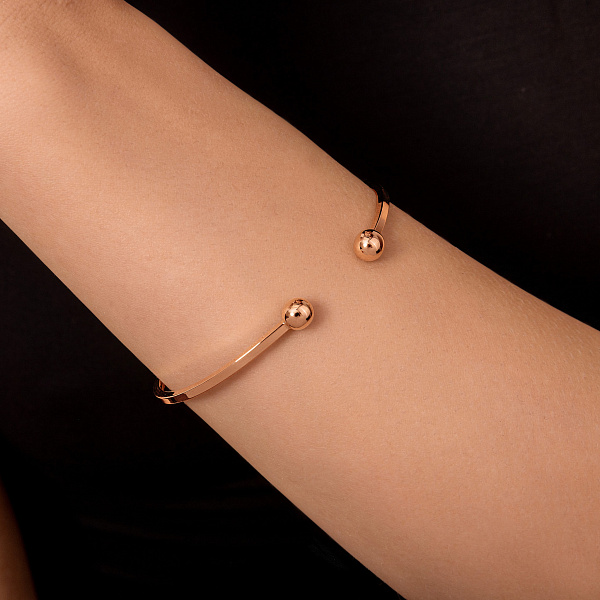 Жесткий браслет из красного золота (арт. 340165) – изображение 2