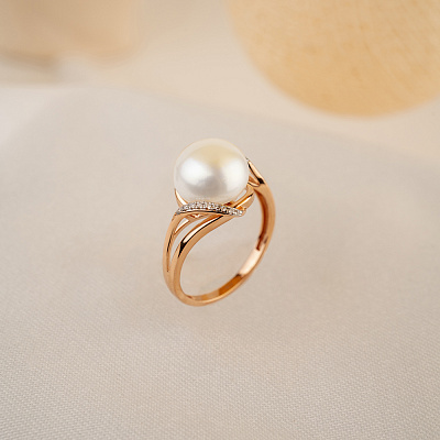 Золотое кольцо с бриллиантами и жемчугом  (арт. К011190)