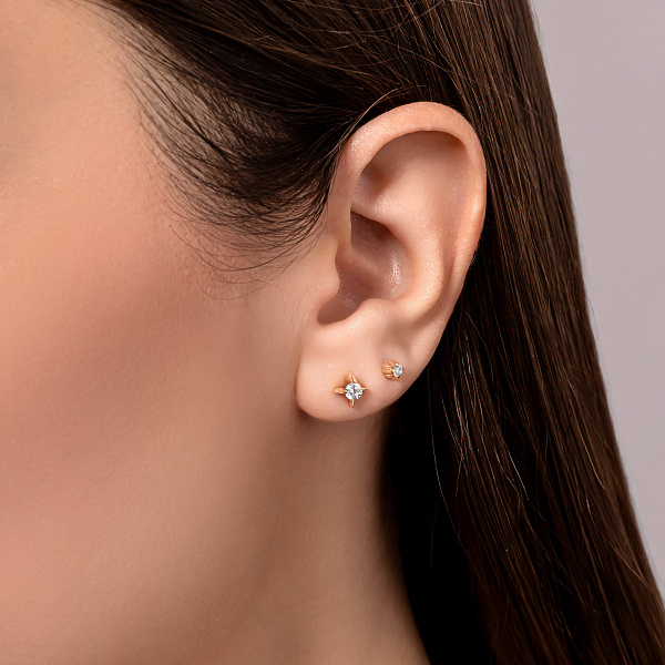 Золотые серьги пусеты с фианитом (арт. 110270) – изображение 2