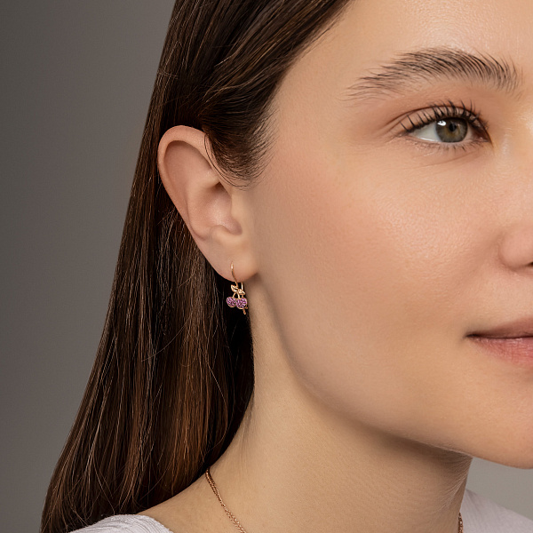 Дитячі золоті сережки Вишеньки з фіанітами (арт. 110488к) – зображення 3