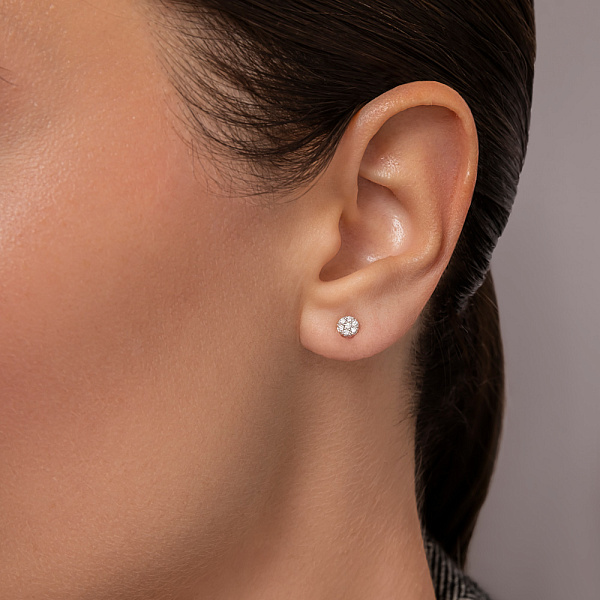 Сережки-пусети з білого золота з розсипом діамантів (арт. Т011283010б) – зображення 4